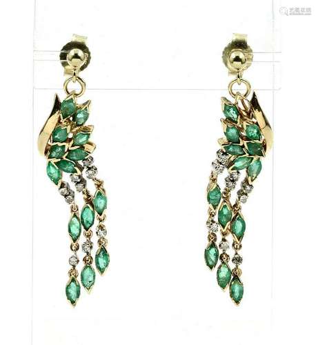 Pair of 14 kt gold earrings with emeralds and diamonds