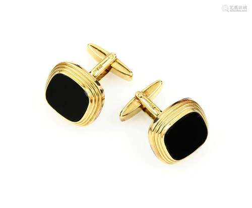 Pair of 18 kt gold cufflinks with onyx