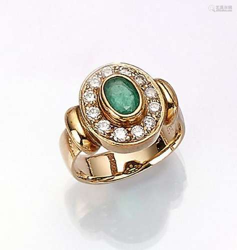 14 kt gold ring with emerald and brilliants