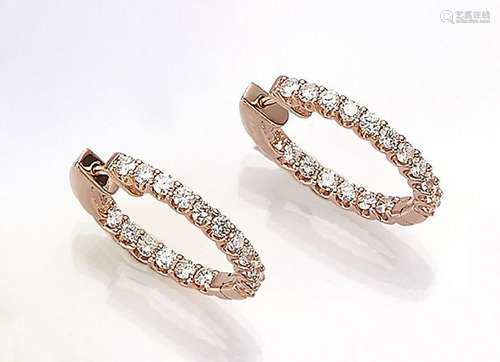 Pair of 14 kt gold hoop earrings with brilliants