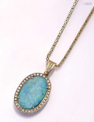 18 kt gold pendant with opal doublet and brilliants