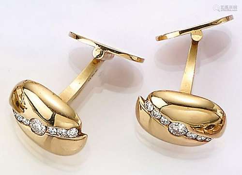 Pair of 18 kt gold cufflinks with brilliants