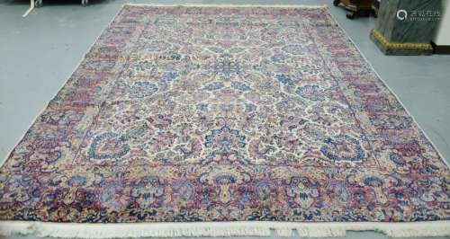 Kirman Oriental Carpet, 1st quarter 20th century. 8' 8