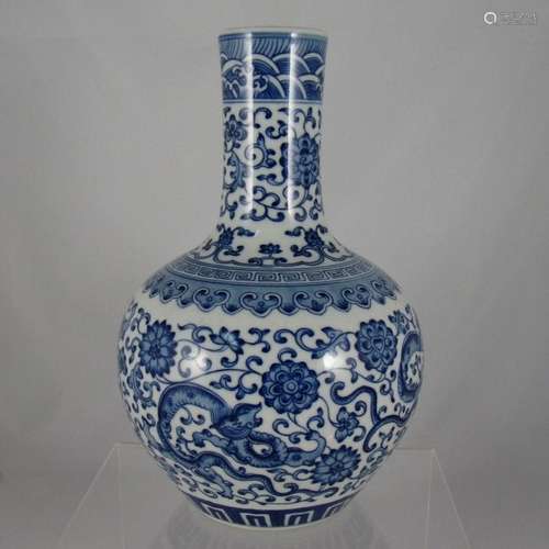 A Chinese Blue White Vase