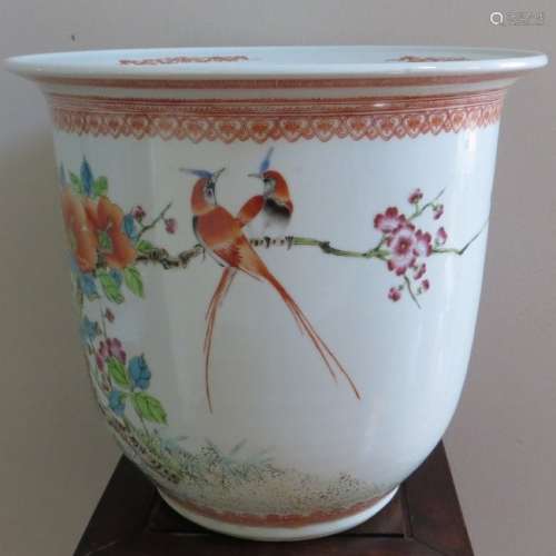 Chinese Famillie Rose Urn