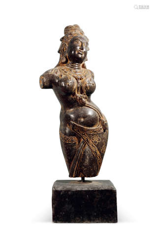 十五世纪 印度黑石雕雪山女神立像