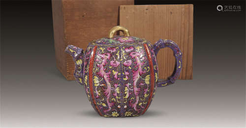 清中期 紫砂珐琅彩锦地花卉龙纹方壶