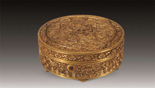 清中期 铜鎏金浮雕云龙海兽盖盒