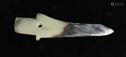 JADE CARVED SPEAR TIP ORNAMENT