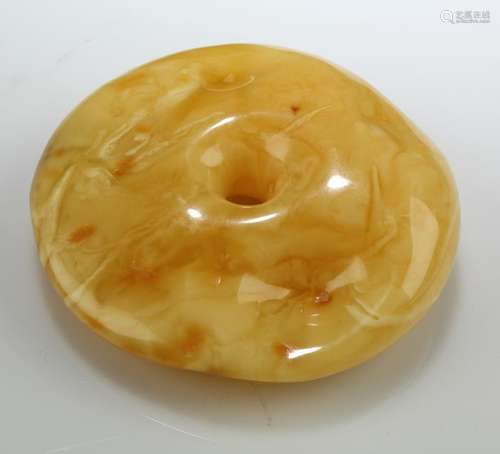 An Round Shaped Amber Pendant