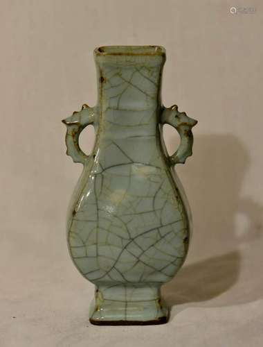 Chinese Guan Crackle Vase