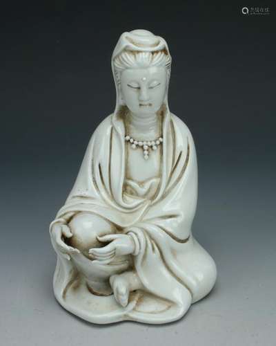 SMALL SEATED BLANC DE CHINE QUAN YIN