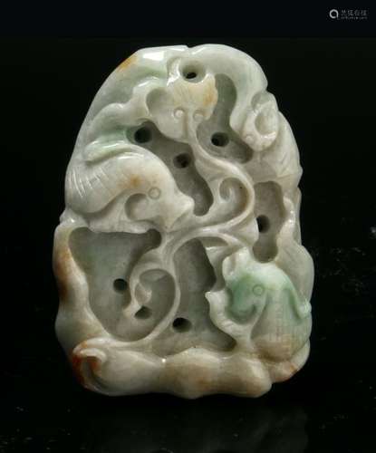 JADE WATER PLANT PENDANT CARVING