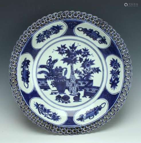 BLUE AND WHITE SCHOLAR'S ITEMS DISH