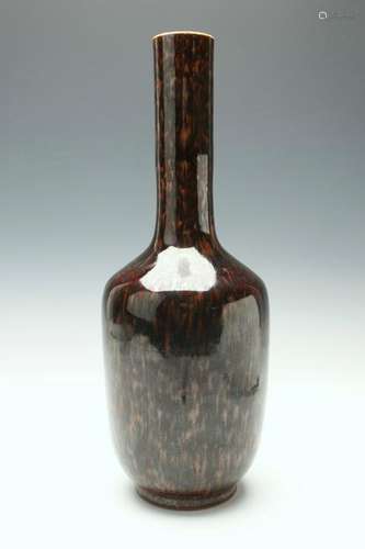 CHINESE PORCELAIN BOTTLE NECK VASE