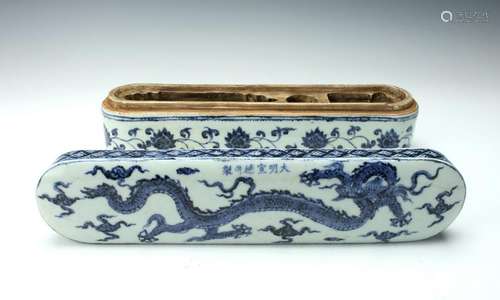 BLUE & WHITE PORCELAIN DRAGON BOX