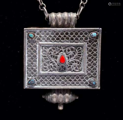 METAL TIBETAN PENDANT TURQUOISE NECKLACE