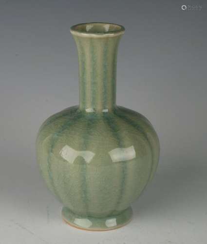 SMALL LOBED CELADON CRACKLE VASE