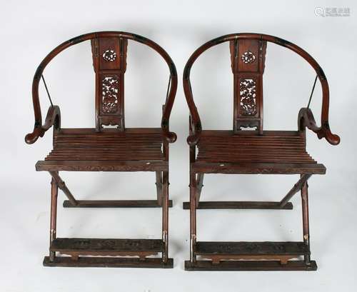 PAIR OF FOLDING CHAIRS