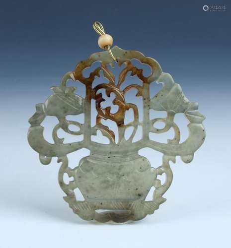 JADE PIERCED AND CARVED FLOWER PENDANT