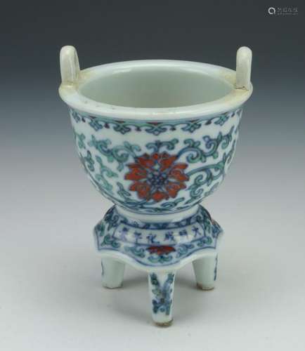 SMALL FAMILLE VERTE PORCELAIN TRIPOD CENSER