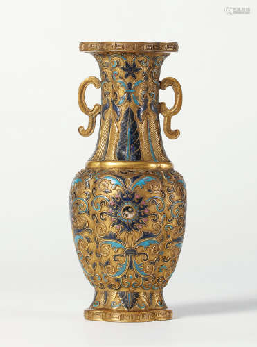 18世纪 铜鎏金錾胎珐琅缠枝莲纹瓶