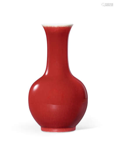 清中期 霁红釉瓶