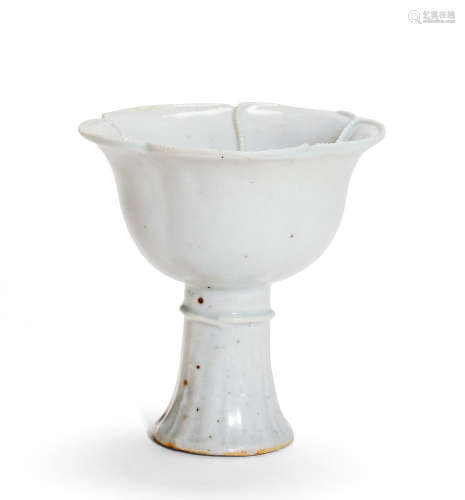 元14世纪 青白釉梅花形高足杯