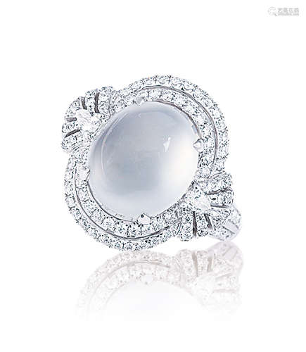 天然冰种翡翠蛋面配钻石戒指