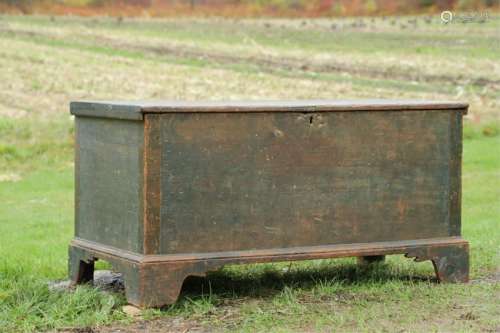 PAINTED (6) BOARD CHEST with BRACKET FEET