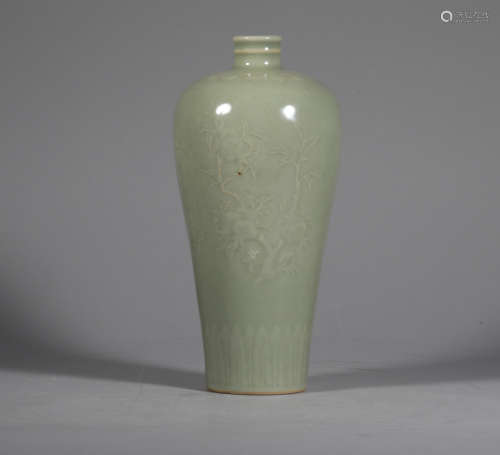 Qing Qianlong Douqing Sanduo plum bottle