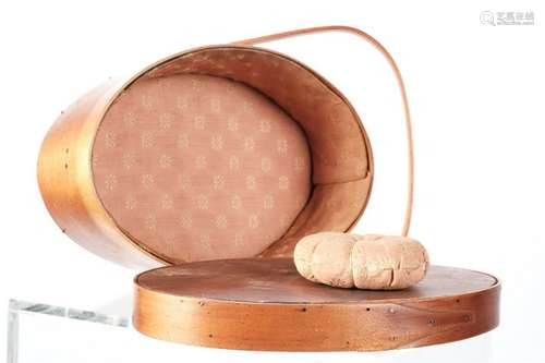 OVAL SHAKER SEWING BOX with SWING HANDLE