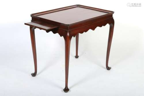 (18th c) BOSTON QUEEN ANNE MAHOGANY TRAY TOP TABLE