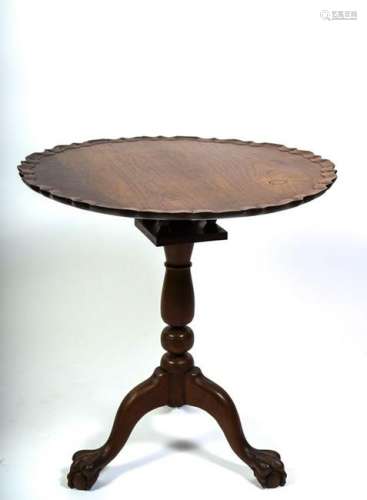 CHIPPENDALE-STYLE PIE CRUST TEA TABLE