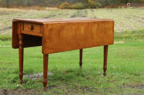 COUNTRY SHERATON TIGER MAPLE DINING TABLE