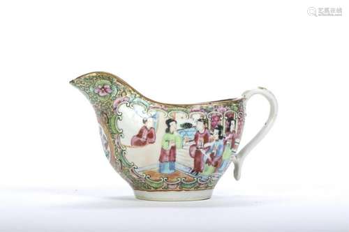 BULBOUS ROSE MEDALLION GRAVY BOAT