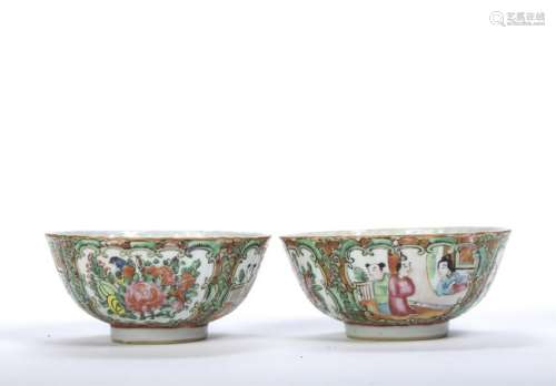 PAIR OF COCKLED ROSE MEDALLION RICE BOWLS