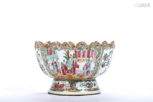 UNUSUAL ROSE MEDALLION FRUIT BOWL