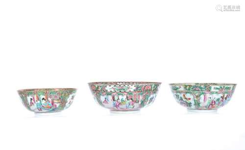 (3) DEEP GRADUATING ROSE MEDALLION BOWLS