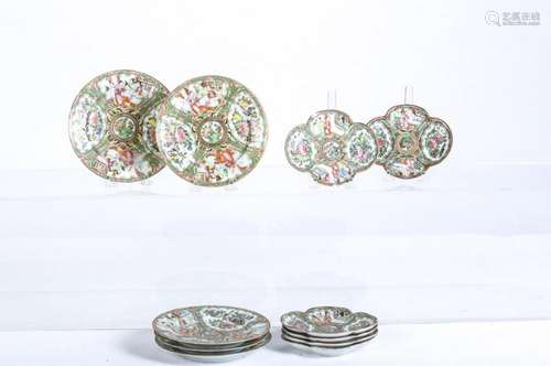 (11) CHINESE ROSE MEDALLION PLATES