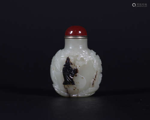 Clear yellow jade skillfully carved snuff bottle