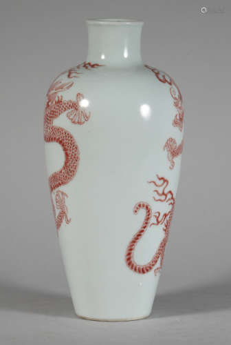 The Red Dragon bottle in the glaze of Qing Kangxi