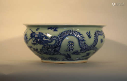 Qing Qianlong blue and white double dragon incense burner