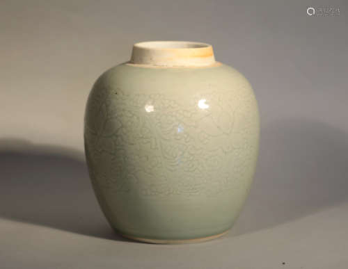 Qing Kangxi blue glaze engraved pot
