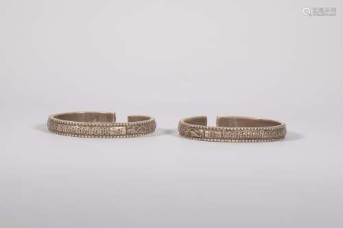 A pair of silver bracelets in the late Qing Dynasty