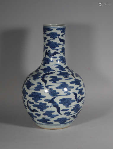 Blue and White Rhinolophus Skyball bottle in the Middle Qing Dynasty