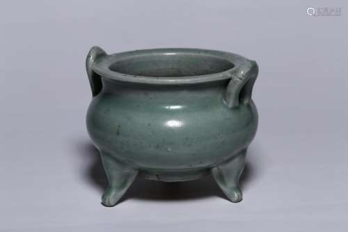 A Longquan Tripod Censer