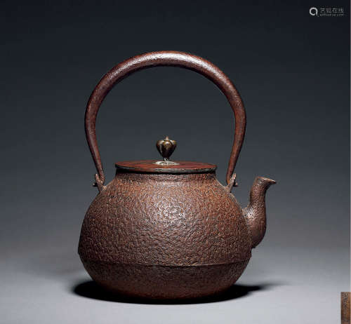 明治时期 龙文堂造 茶筅形铁瓶