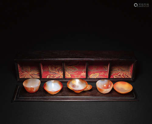 清 老红缟玛瑙赏杯6件配红木老盒