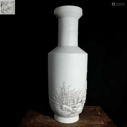 A Carved Porcelain Mallet vase